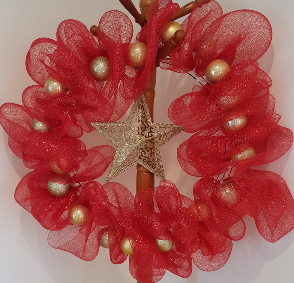 Holiday Craft Show Red Wreath with Star in the Middle